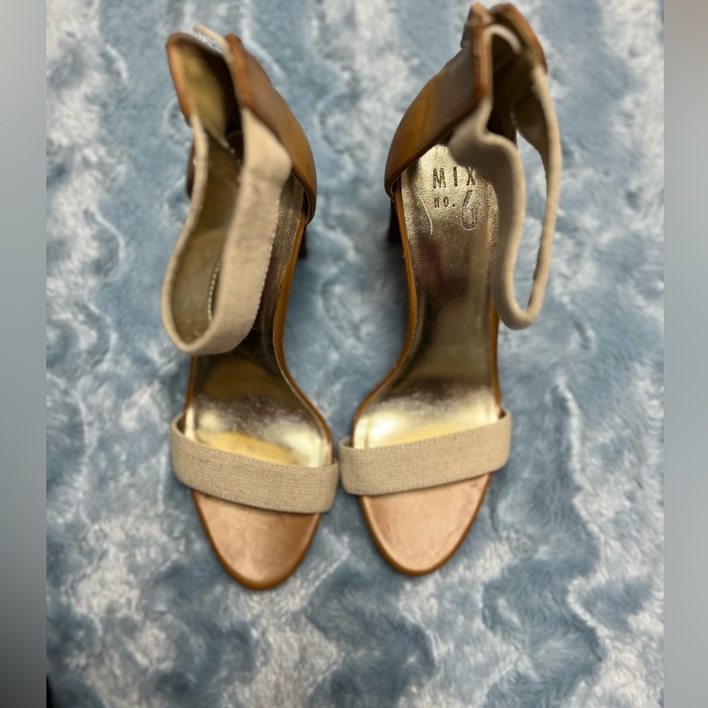 No.6 heels size 9m